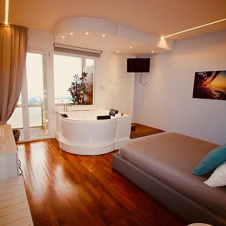 Guesthouse Il Grattacielo Sul Golfo La Spezia Bagian luar foto
