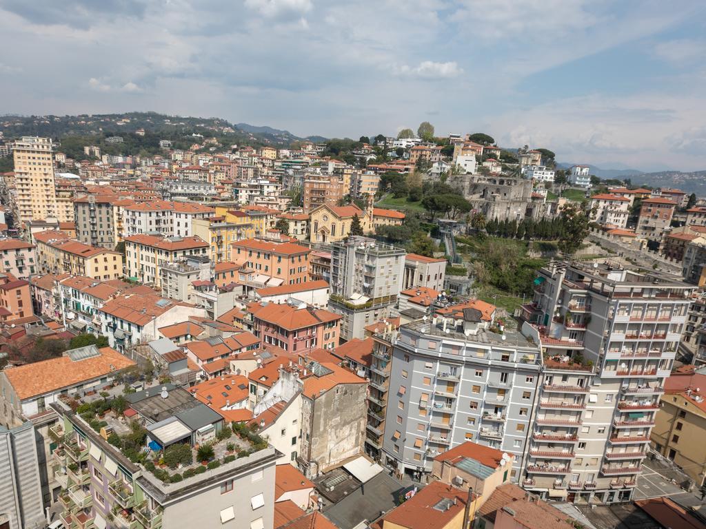 Guesthouse Il Grattacielo Sul Golfo La Spezia Bagian luar foto