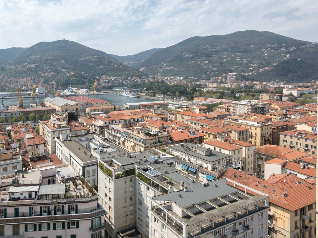Guesthouse Il Grattacielo Sul Golfo La Spezia Bagian luar foto