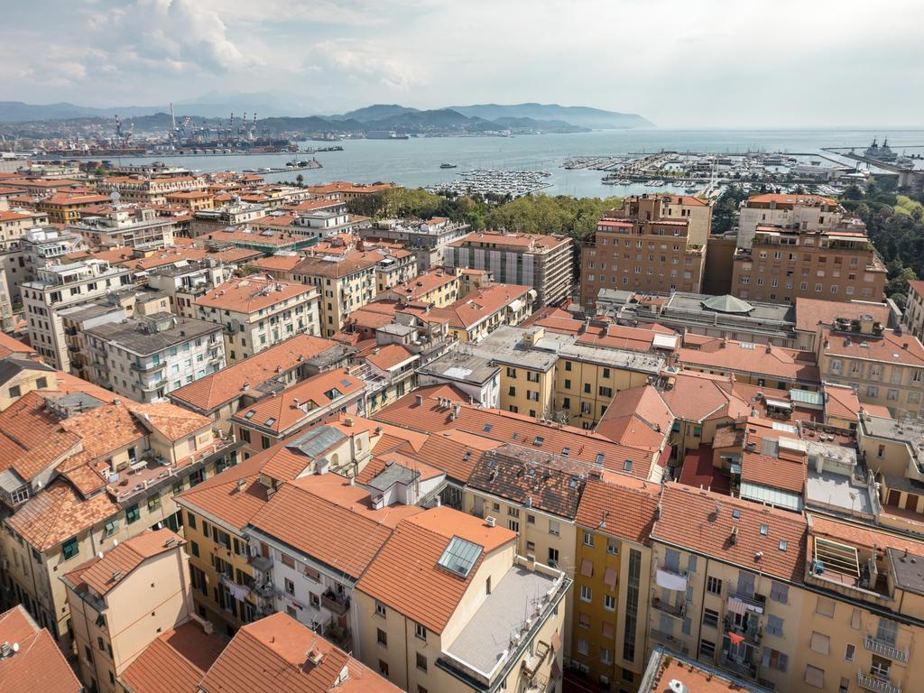 Guesthouse Il Grattacielo Sul Golfo La Spezia Bagian luar foto