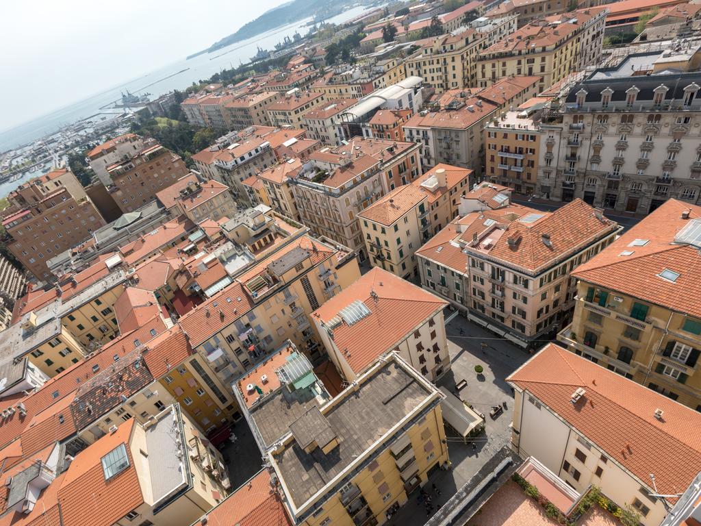 Guesthouse Il Grattacielo Sul Golfo La Spezia Bagian luar foto