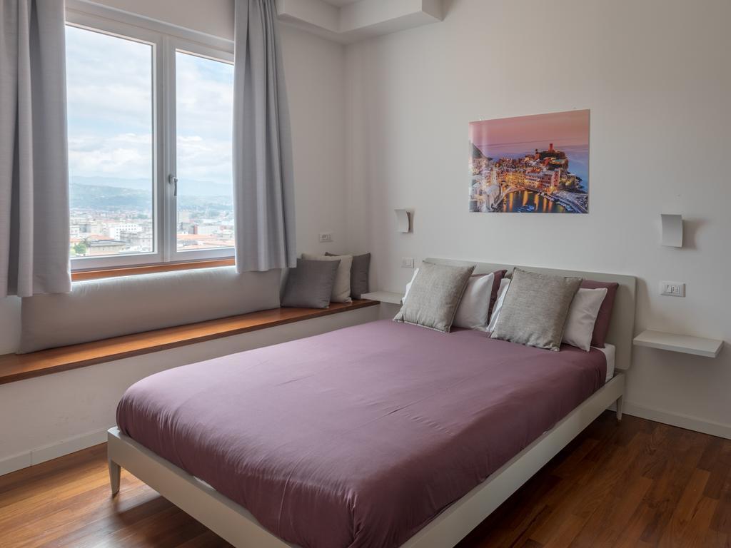Guesthouse Il Grattacielo Sul Golfo La Spezia Bagian luar foto
