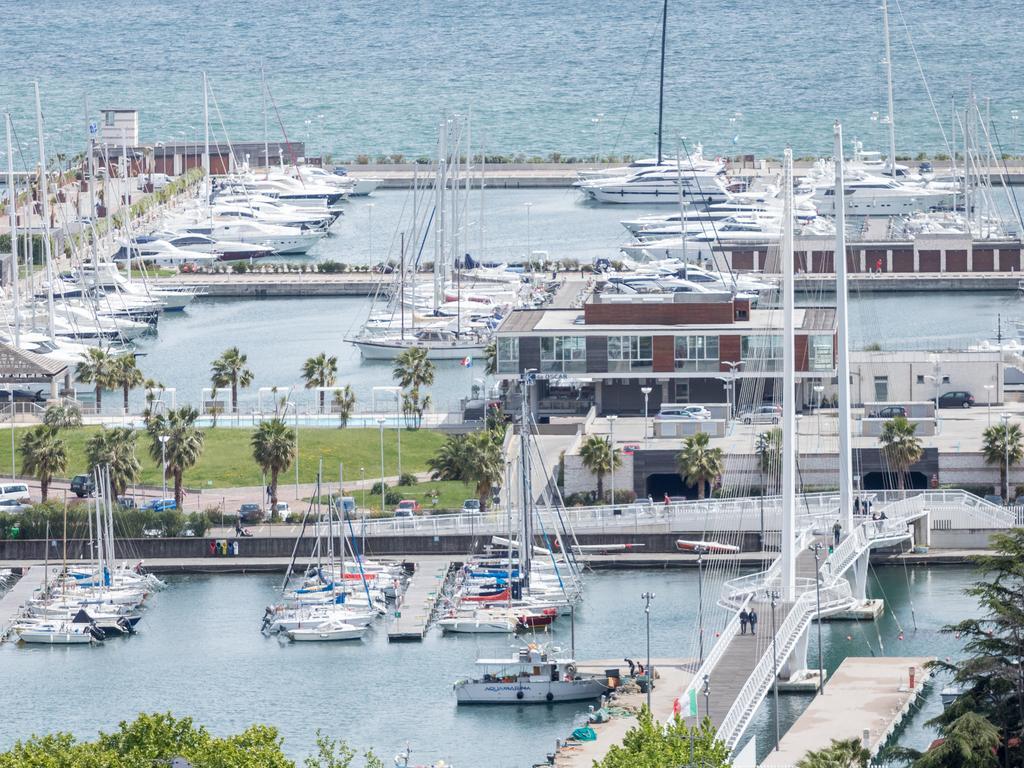 Guesthouse Il Grattacielo Sul Golfo La Spezia Bagian luar foto